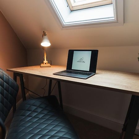 Feature Stone, Stunning Apartment, 2 X King Beds And Single, Sleeps 5 Castle Cary Esterno foto