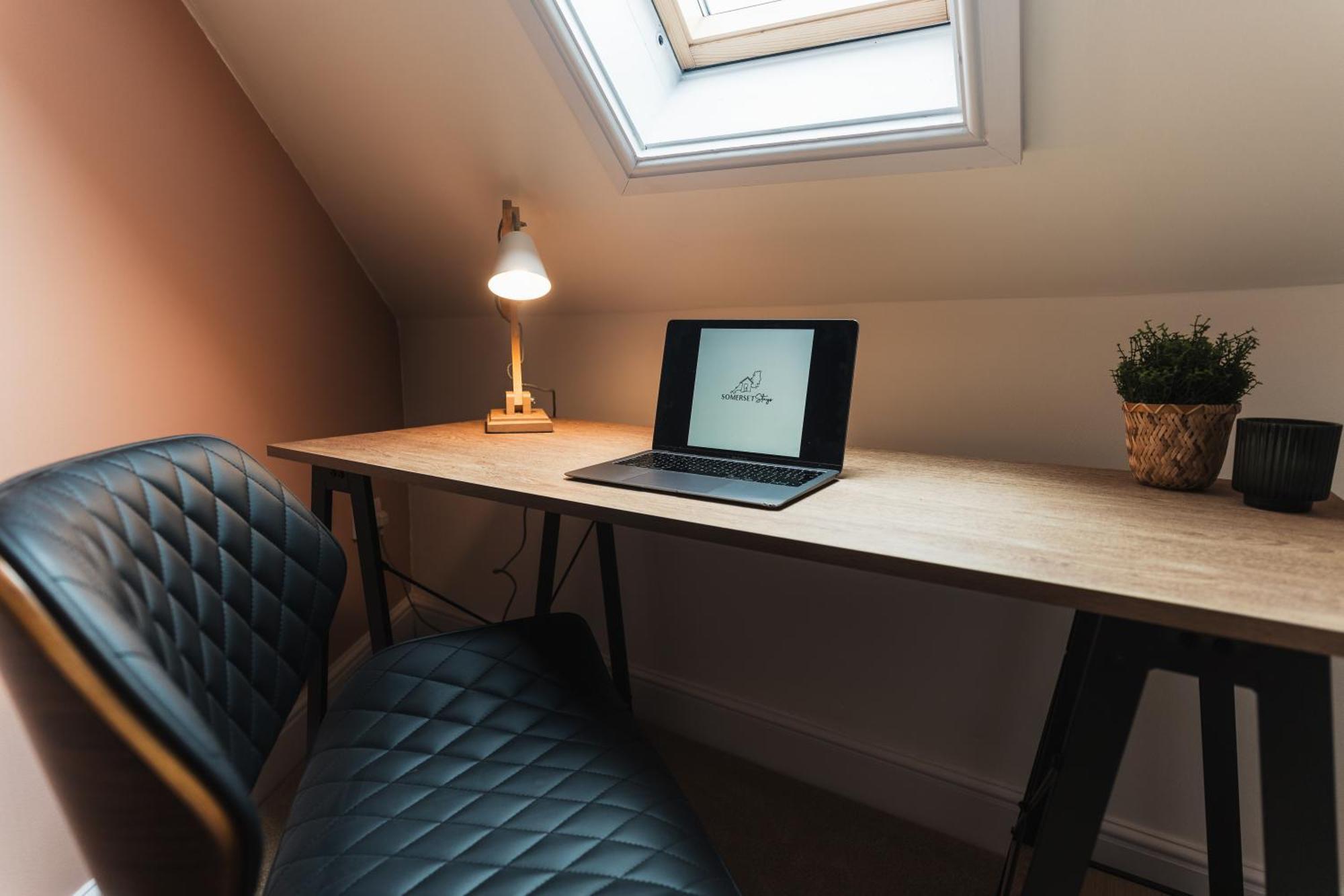 Feature Stone, Stunning Apartment, 2 X King Beds And Single, Sleeps 5 Castle Cary Esterno foto