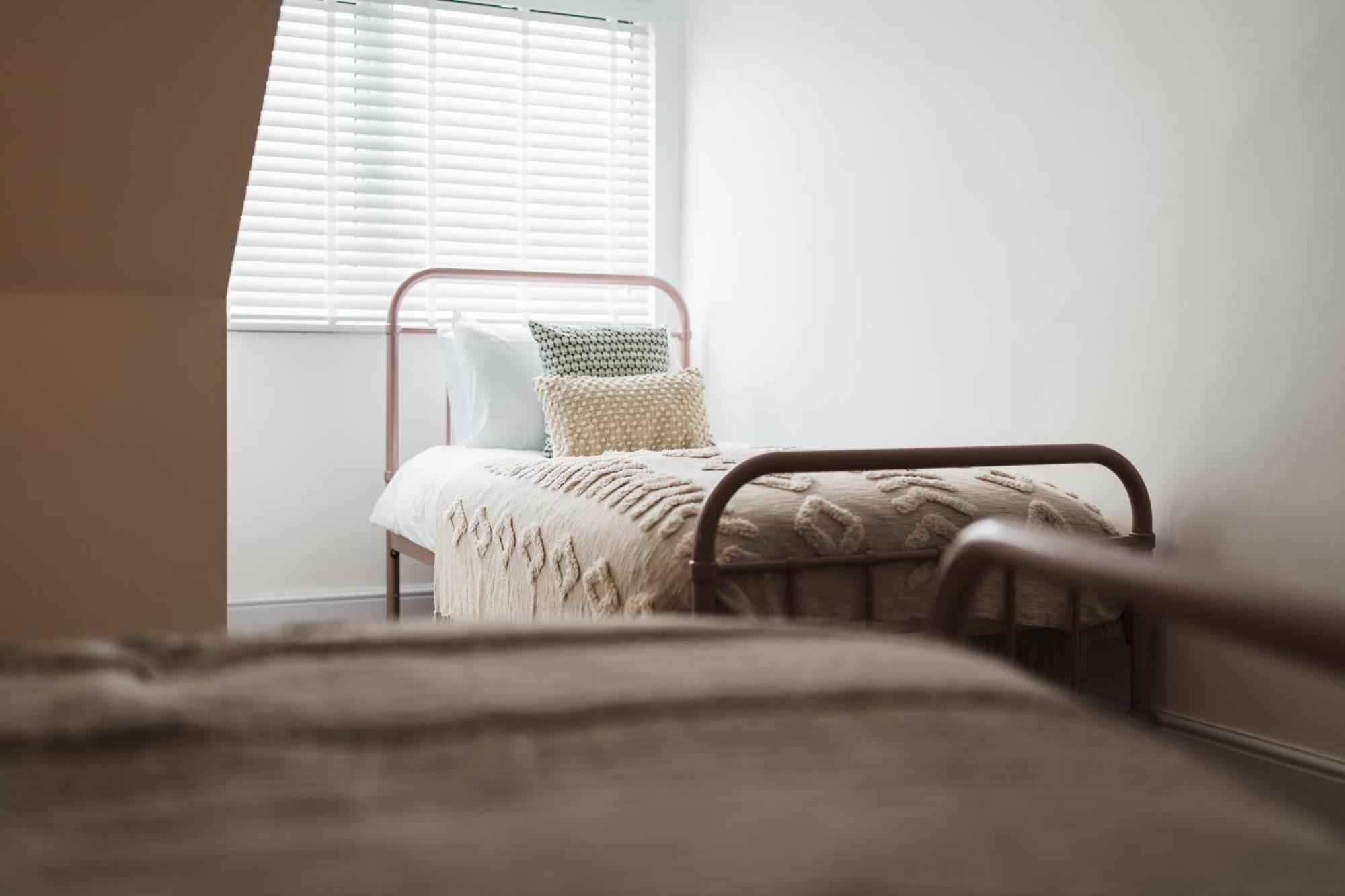 Feature Stone, Stunning Apartment, 2 X King Beds And Single, Sleeps 5 Castle Cary Esterno foto