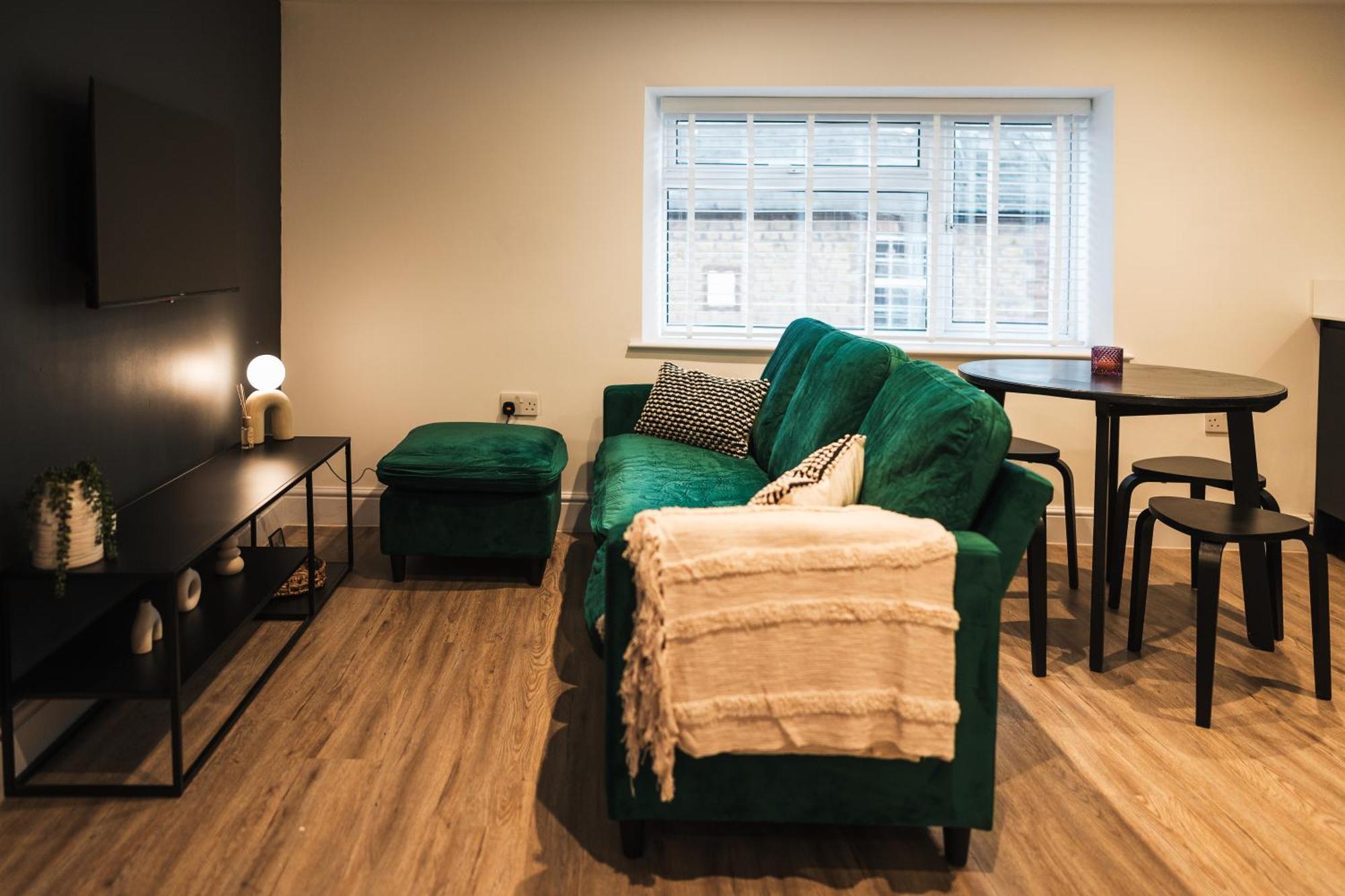 Feature Stone, Stunning Apartment, 2 X King Beds And Single, Sleeps 5 Castle Cary Esterno foto