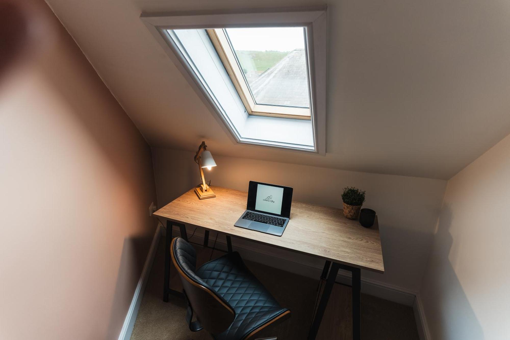 Feature Stone, Stunning Apartment, 2 X King Beds And Single, Sleeps 5 Castle Cary Esterno foto