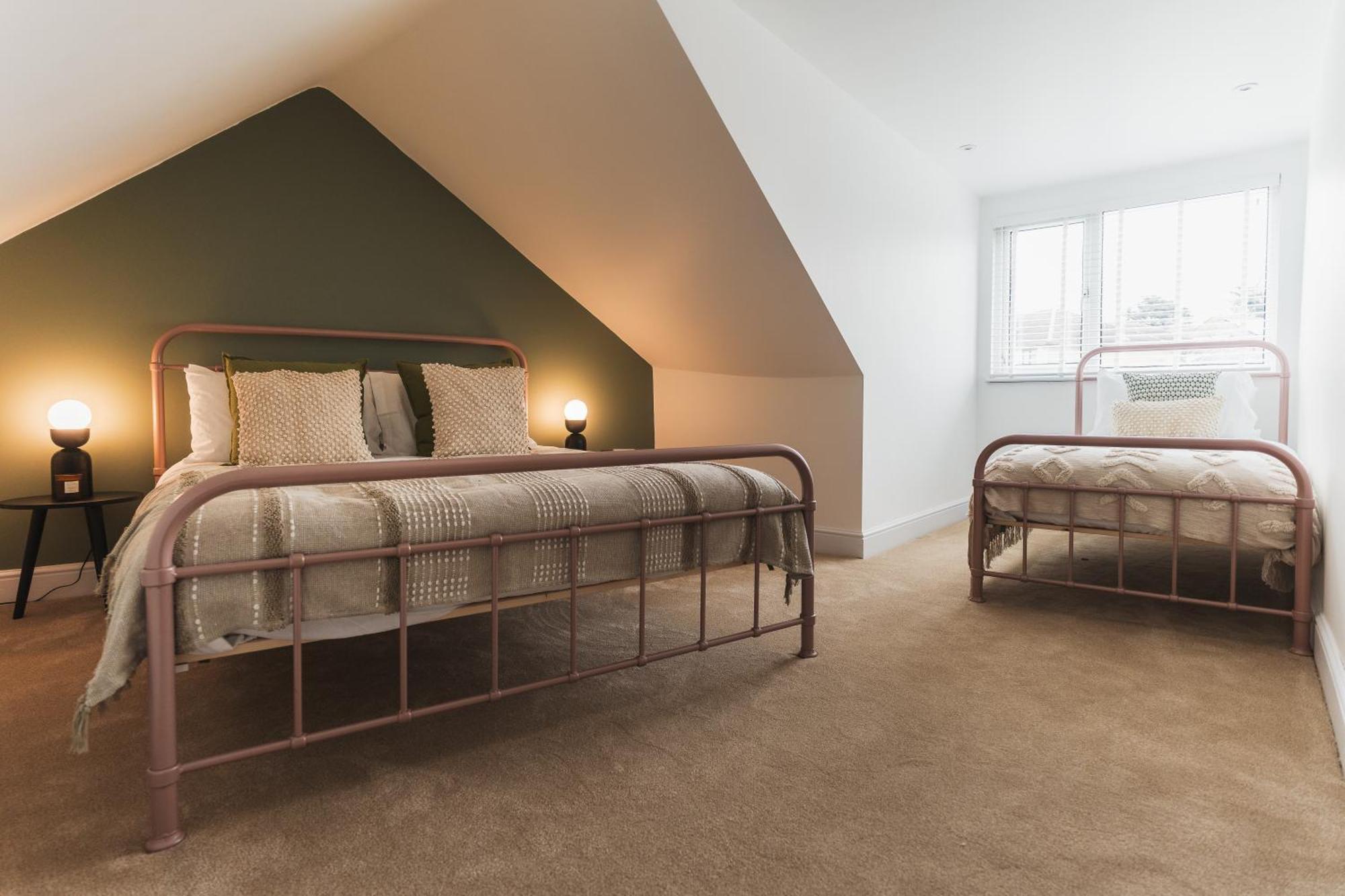 Feature Stone, Stunning Apartment, 2 X King Beds And Single, Sleeps 5 Castle Cary Esterno foto