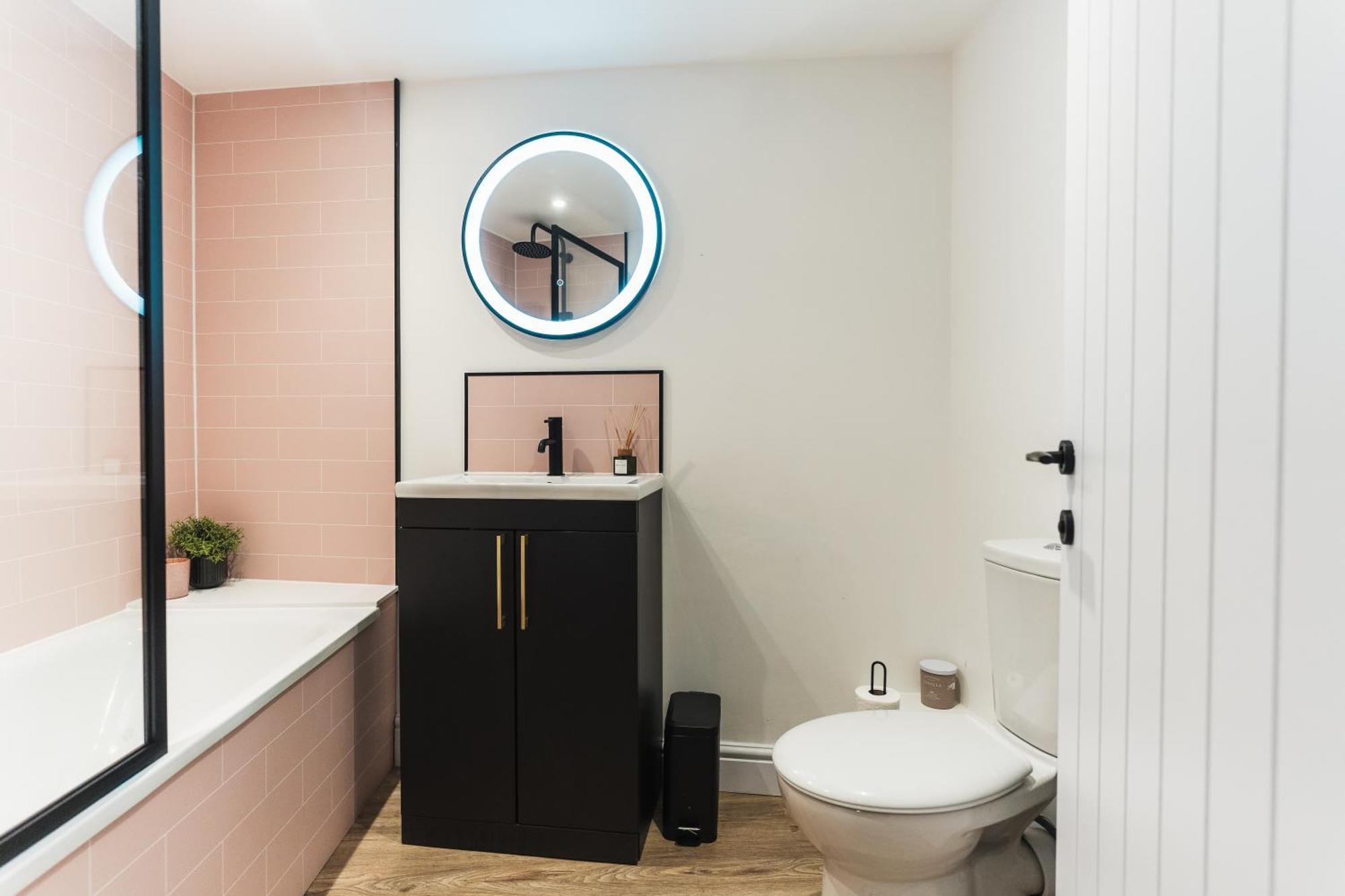 Feature Stone, Stunning Apartment, 2 X King Beds And Single, Sleeps 5 Castle Cary Esterno foto