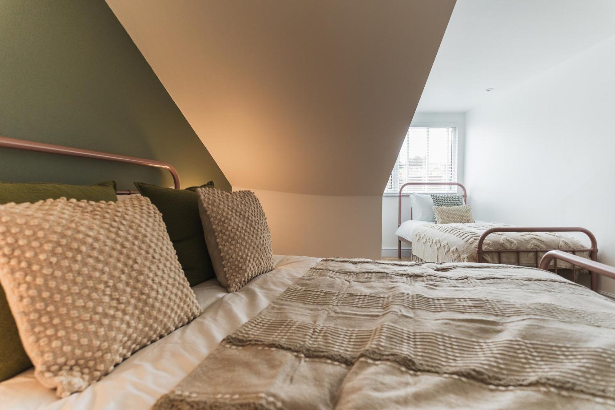 Feature Stone, Stunning Apartment, 2 X King Beds And Single, Sleeps 5 Castle Cary Esterno foto