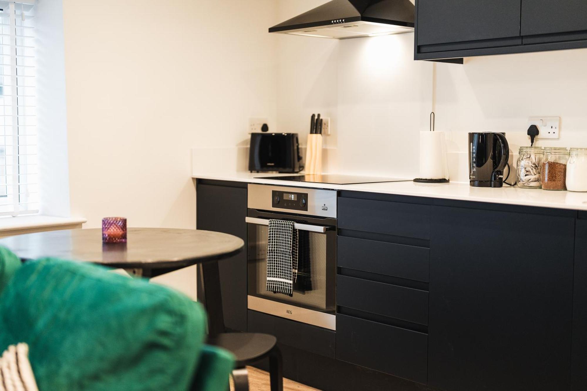 Feature Stone, Stunning Apartment, 2 X King Beds And Single, Sleeps 5 Castle Cary Esterno foto