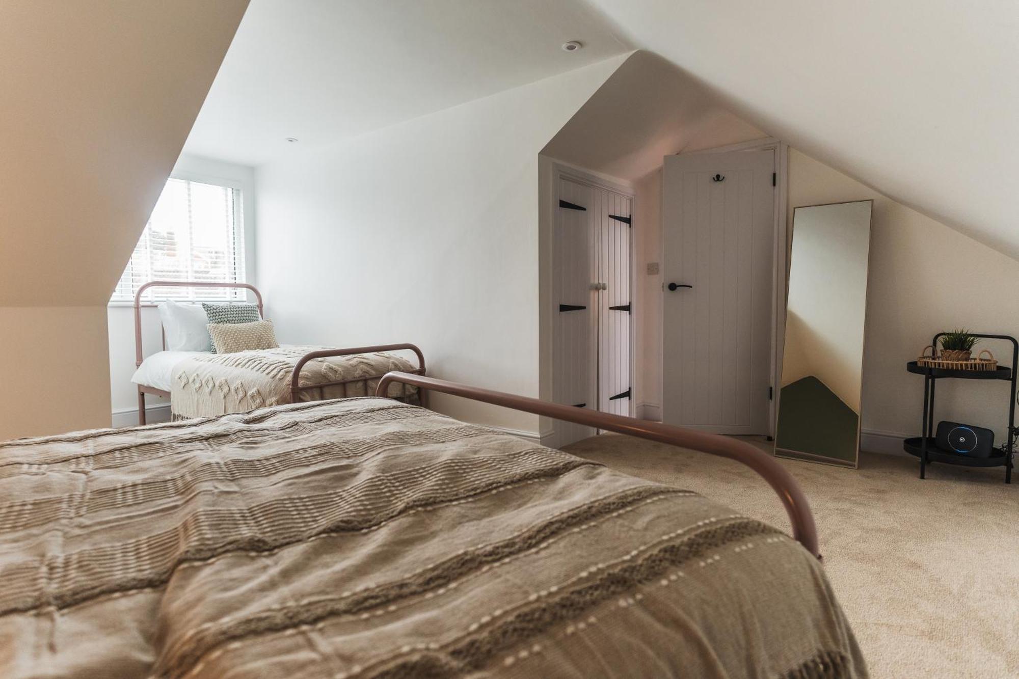 Feature Stone, Stunning Apartment, 2 X King Beds And Single, Sleeps 5 Castle Cary Esterno foto