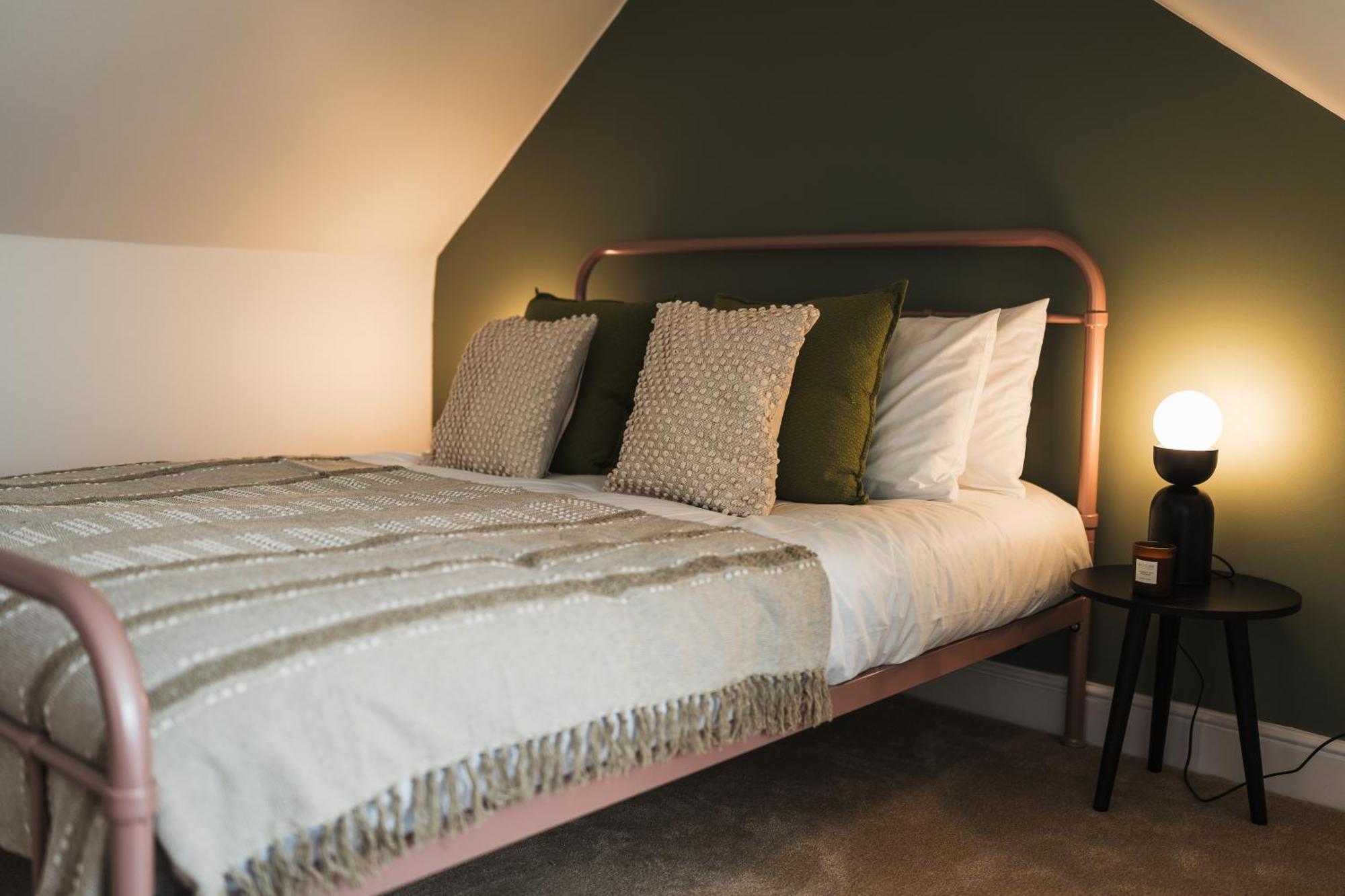 Feature Stone, Stunning Apartment, 2 X King Beds And Single, Sleeps 5 Castle Cary Esterno foto