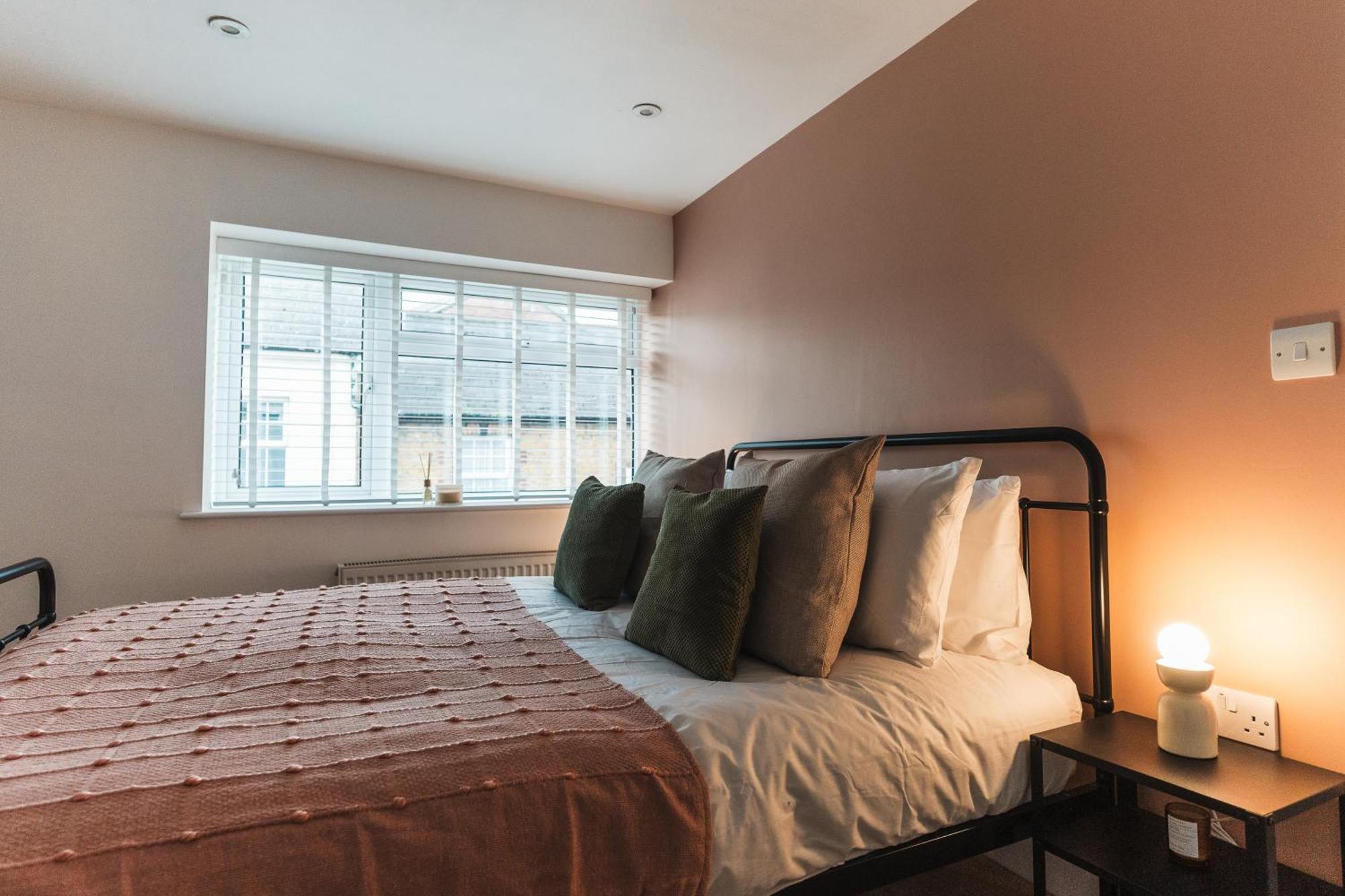 Feature Stone, Stunning Apartment, 2 X King Beds And Single, Sleeps 5 Castle Cary Esterno foto