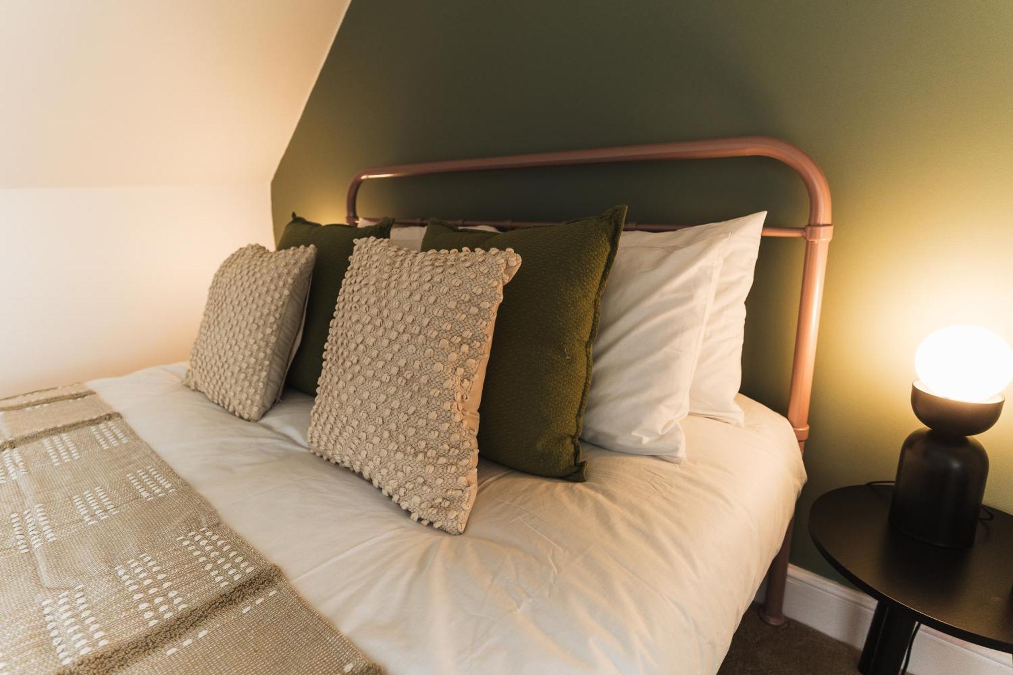 Feature Stone, Stunning Apartment, 2 X King Beds And Single, Sleeps 5 Castle Cary Esterno foto