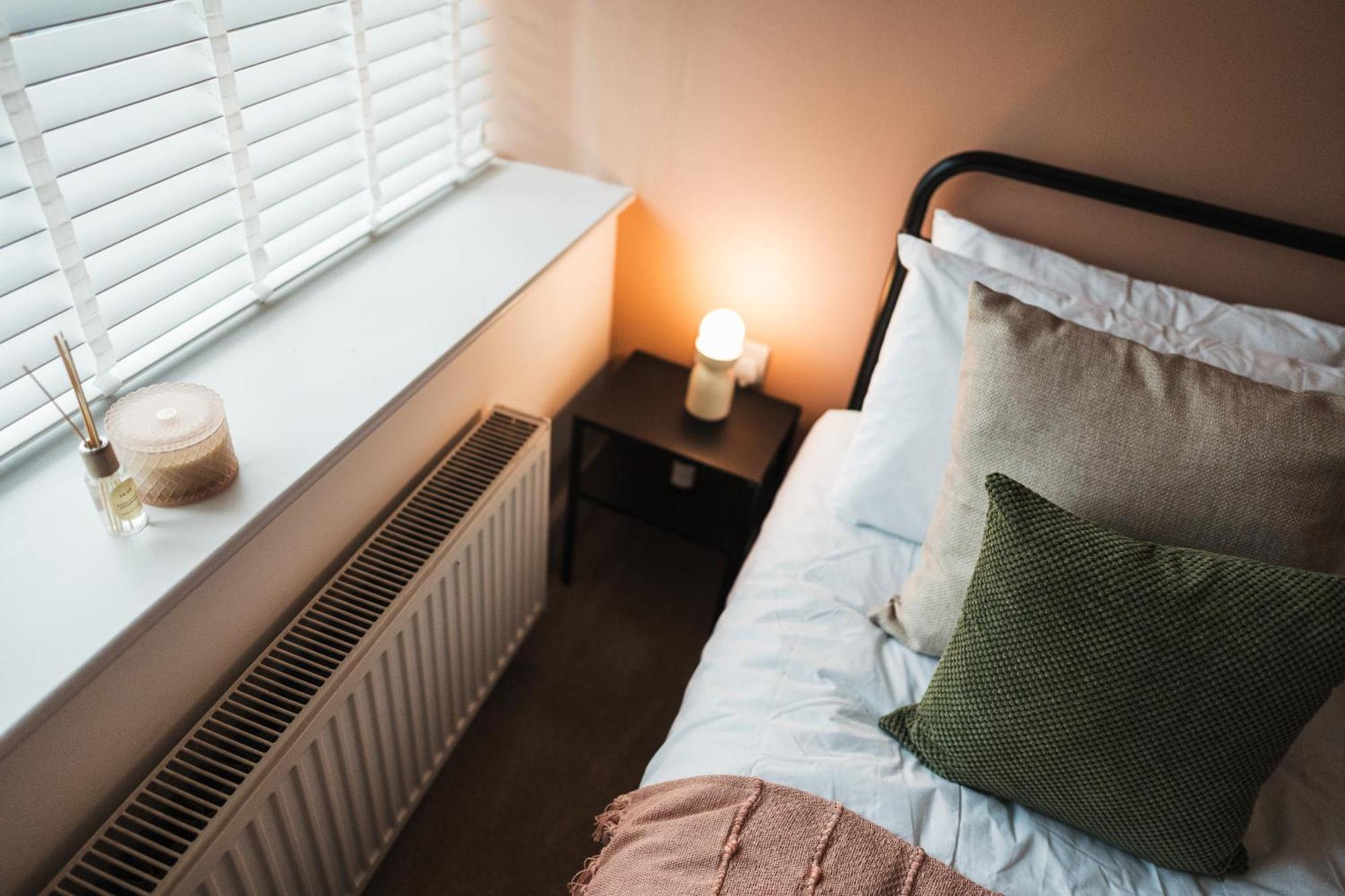 Feature Stone, Stunning Apartment, 2 X King Beds And Single, Sleeps 5 Castle Cary Esterno foto