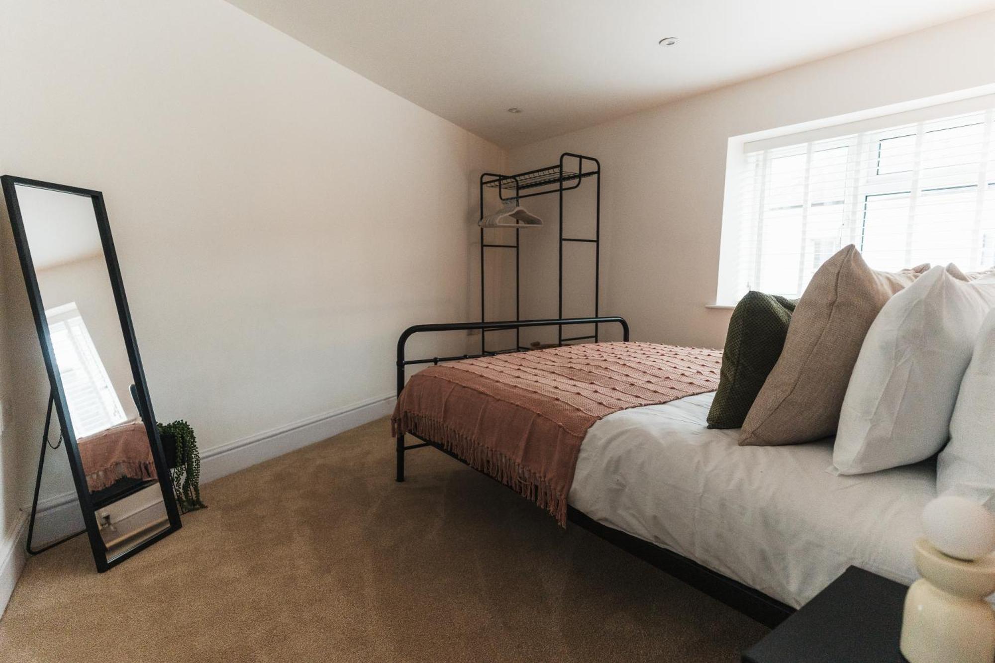 Feature Stone, Stunning Apartment, 2 X King Beds And Single, Sleeps 5 Castle Cary Esterno foto