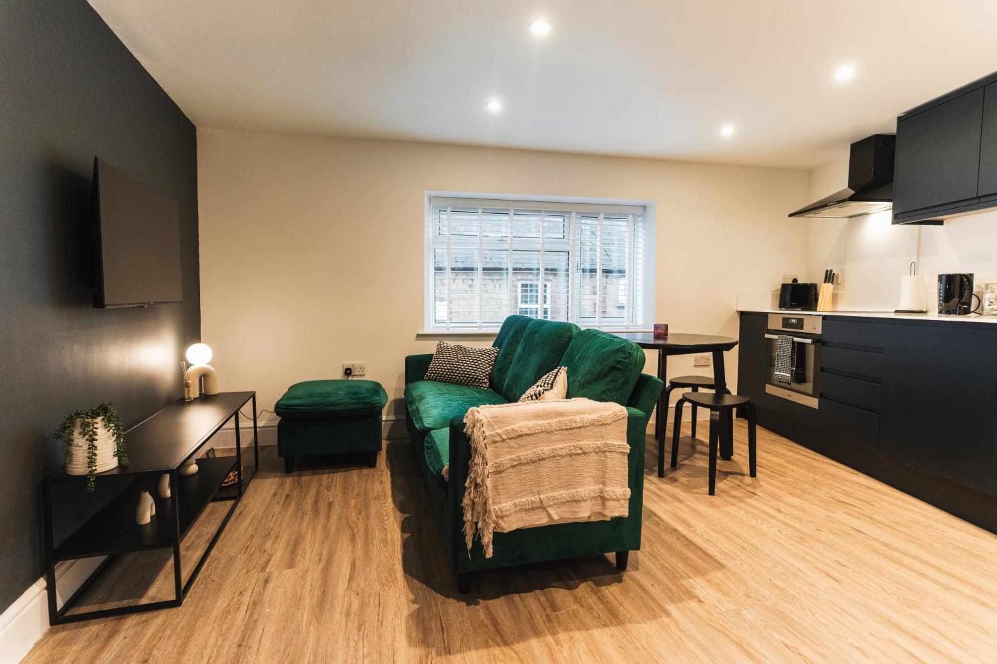 Feature Stone, Stunning Apartment, 2 X King Beds And Single, Sleeps 5 Castle Cary Esterno foto