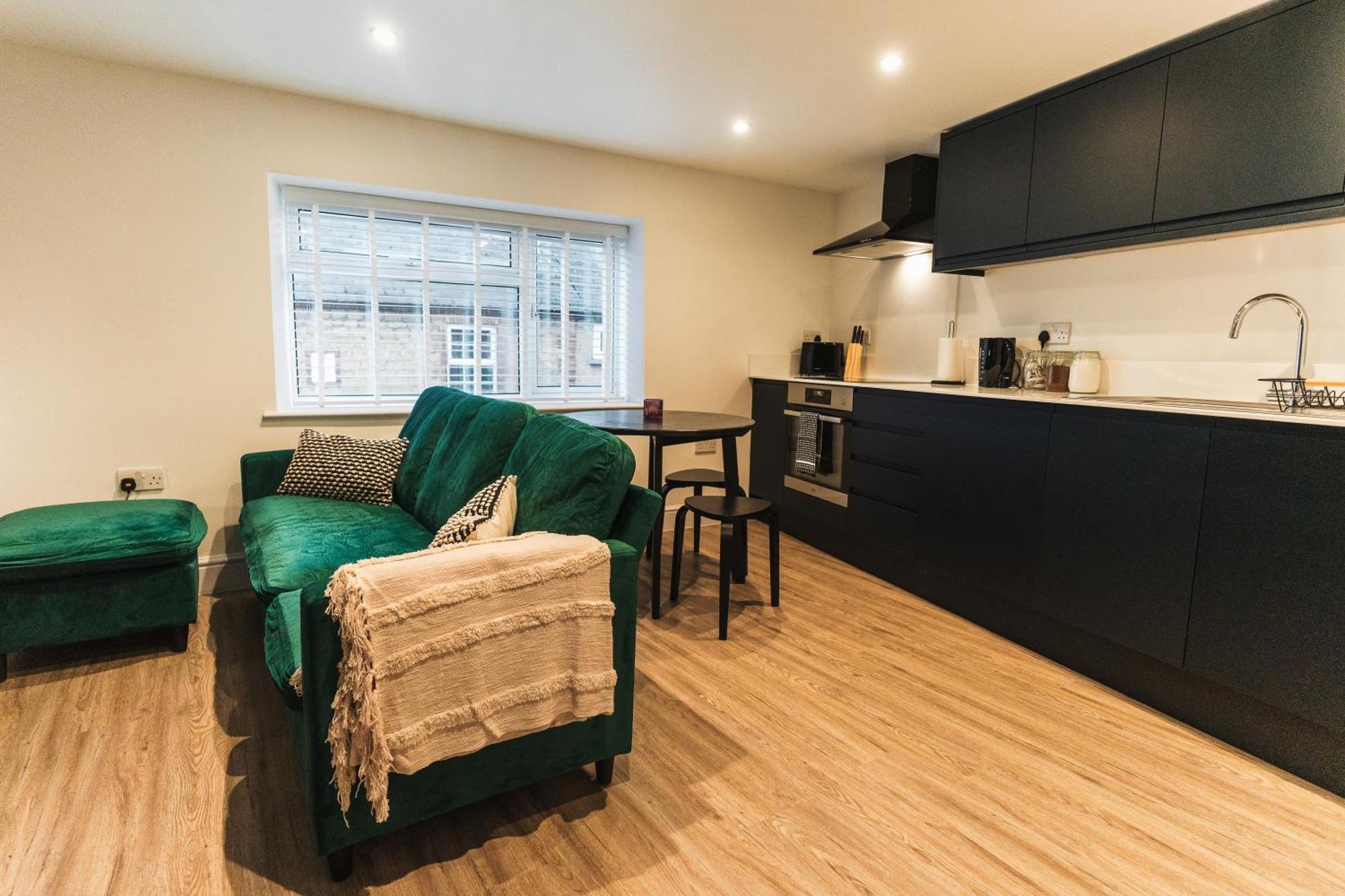 Feature Stone, Stunning Apartment, 2 X King Beds And Single, Sleeps 5 Castle Cary Esterno foto