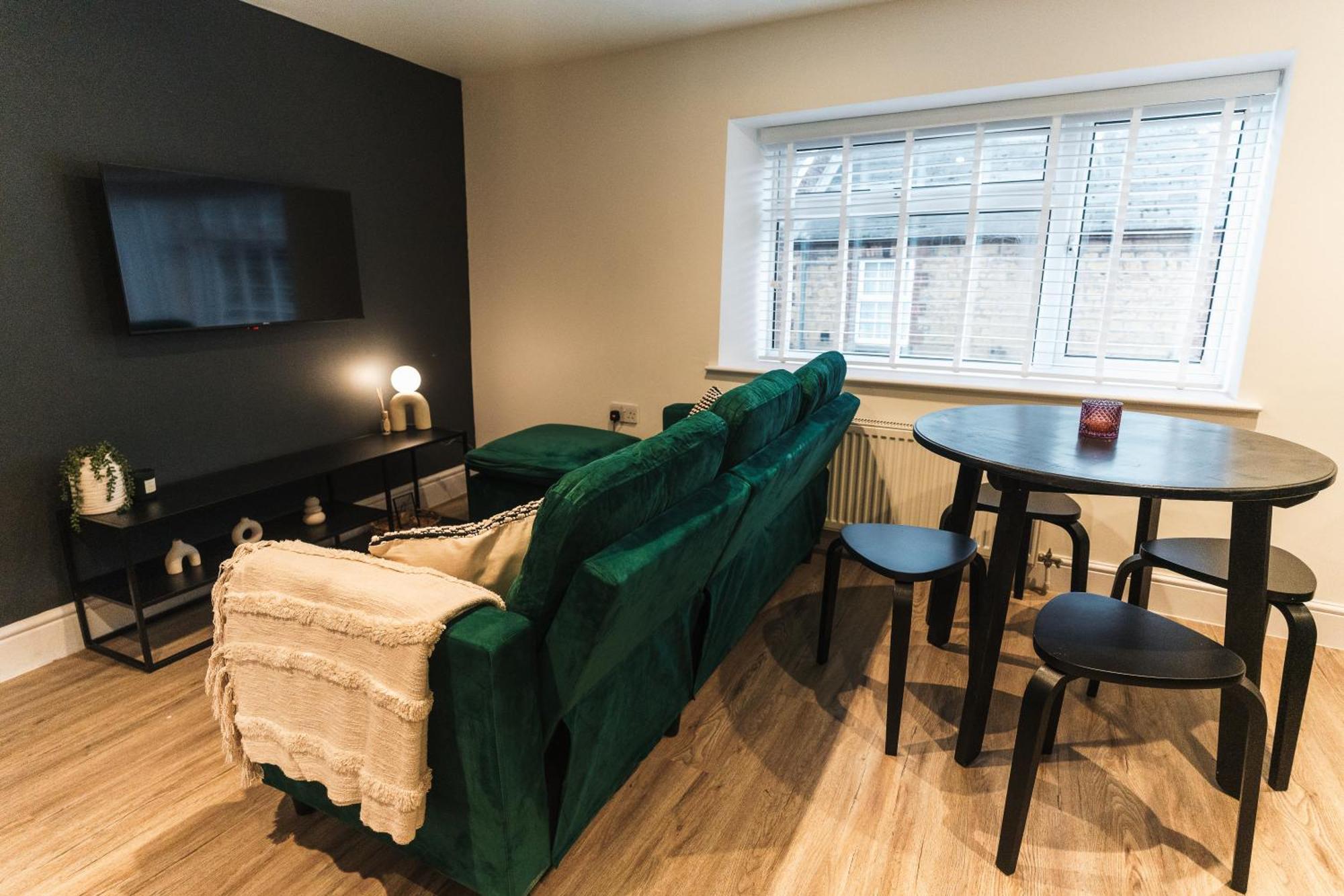 Feature Stone, Stunning Apartment, 2 X King Beds And Single, Sleeps 5 Castle Cary Esterno foto